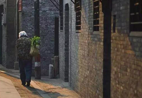 中国“妖姬”卷走470亿成英史上最大诈骗犯?骗走13万老人养老钱,手段太恶!(组图) - 17