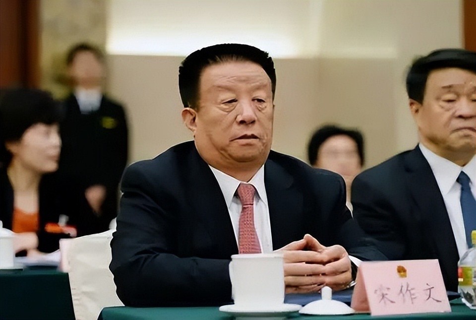 山东首富父子平稳交棒，营收从846亿干到1826亿，宗家羡慕了吗？（组图） - 4