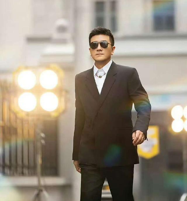 离婚7个月，霸总杨子回应坊间传闻，态度淡然，又给内娱上了一课（组图） - 1