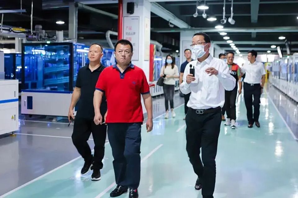 山东首富父子平稳交棒，营收从846亿干到1826亿，宗家羡慕了吗？（组图） - 10