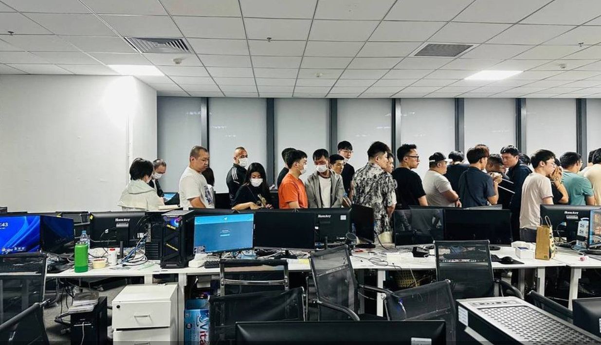 CBD顶级写字楼藏电信诈骗窝点!柬埔寨警方拘80人,包括57名中国人(组图) - 7