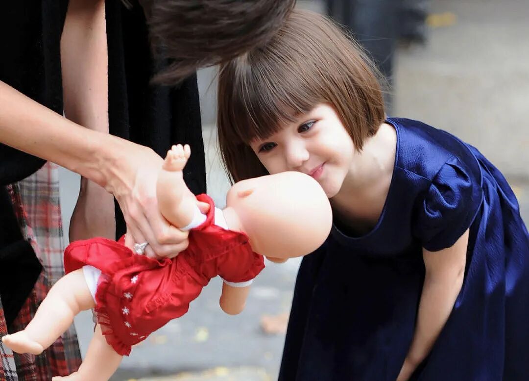 挣钱给外人花,13年拒见女儿苏瑞!汤姆·克鲁斯到底中了什么邪?(组图) - 2