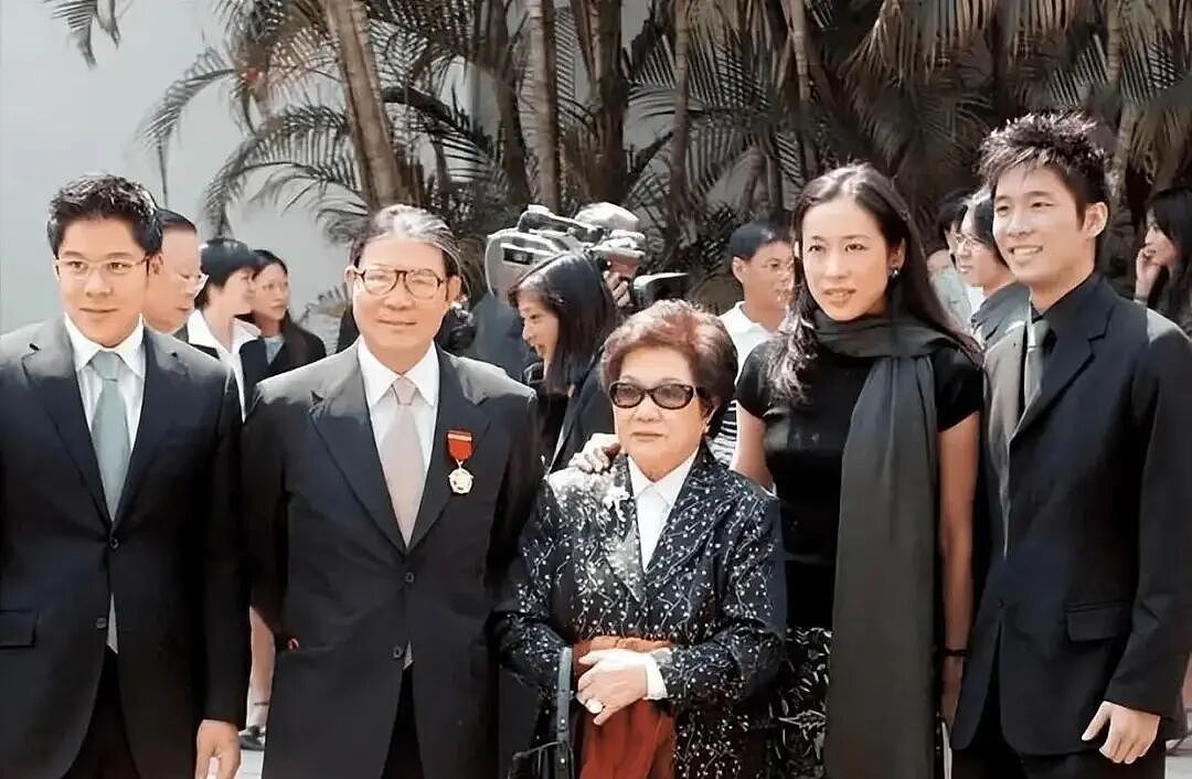 50+再嫁百亿豪门，郭晶晶婆婆现在过得好吗？（组图） - 28