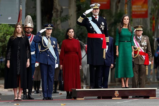 19岁西班牙神颜公主久违亮相，下颌线清晰英气足，大一索妹显老成（组图） - 1