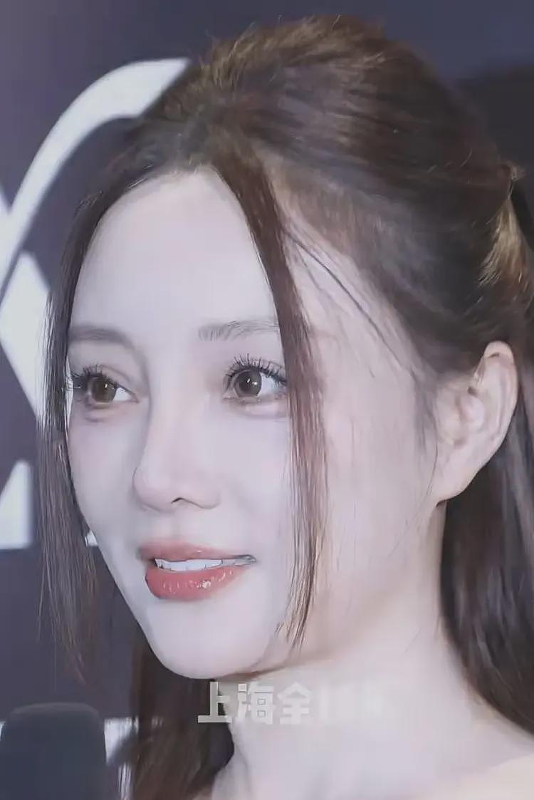44岁李小璐参加公开活动！怼脸拍真实状态曝光，网友态度两极分化（组图） - 2