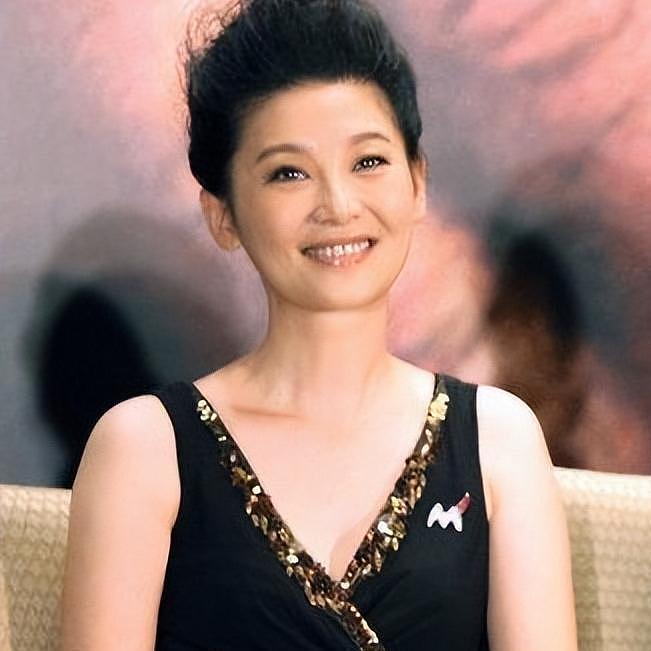 徐帆回应离婚传闻才4个月，冯小刚行为引热议，女儿成最大筹码（组图） - 17