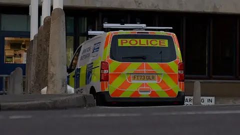 英国摇滚乐团前主唱狱中被杀，企图性侵婴儿入狱，此前被狱友刺伤（组图） - 3