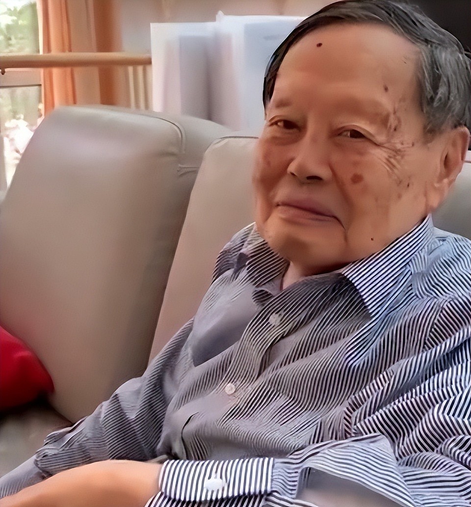 杨振宁与翁帆:一个贪财,一个好色?(组图) - 15