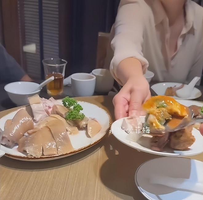 汪小菲罕见亲晒儿子正脸照，眉眼像极了大S，凸牙问题还没改善（组图） - 11