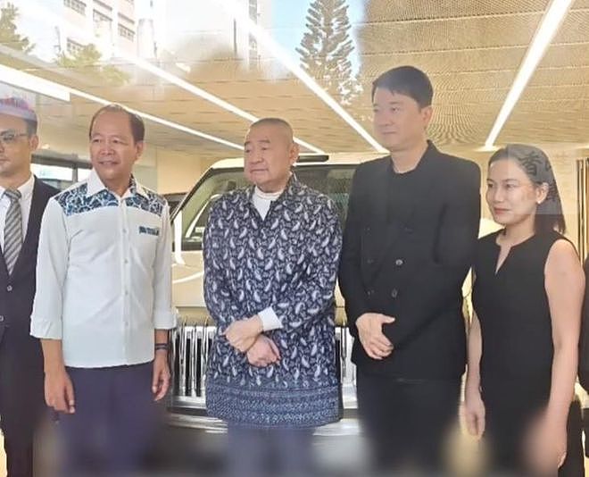 74岁刘銮雄穿睡衣买国产车，爽快下单如买白菜，已有6辆仍不收手（组图） - 2