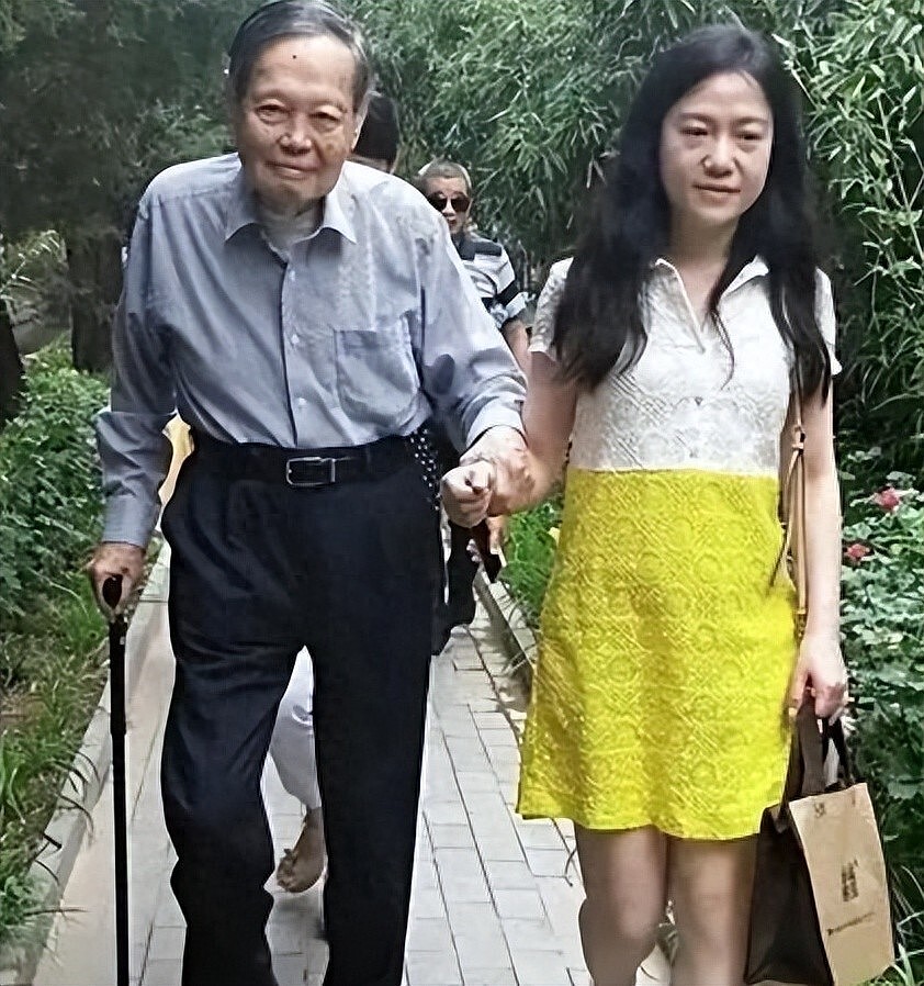 杨振宁与翁帆:一个贪财,一个好色?(组图) - 1