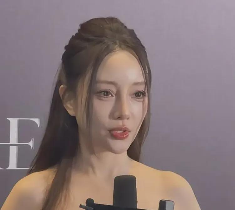 44岁李小璐参加公开活动！怼脸拍真实状态曝光，网友态度两极分化（组图） - 5