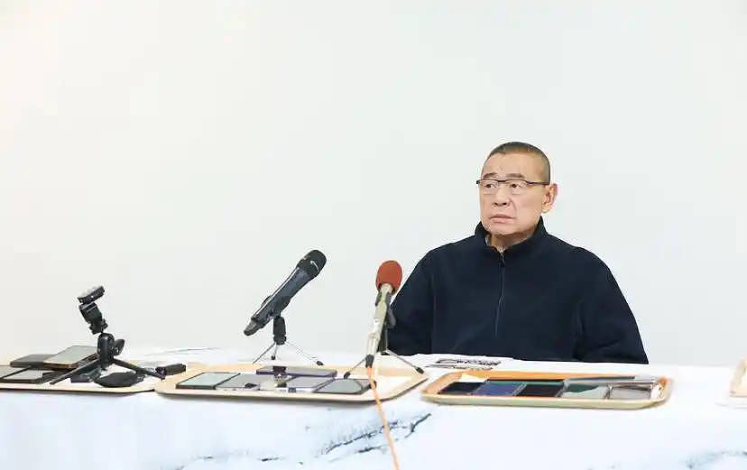 74岁刘銮雄罕见露面,穿睡衣出行气场全开,逛国产车店当场下单(组图) - 7