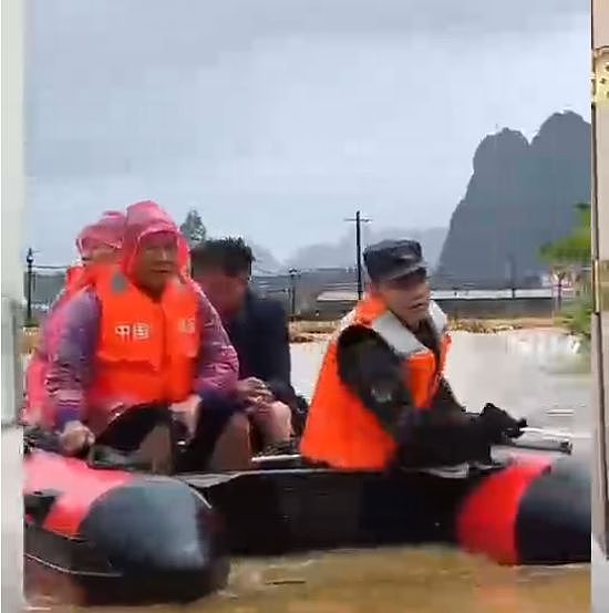 被中国媒体忽略掉的广西百色特大洪灾：被淹没的车辆密密麻麻！（组图） - 6