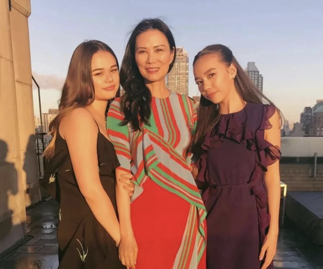 狠人！ 邓文迪“翻盘“ 惊世布局20年，俩女儿躺赢上位，豪门3兄妹出局（组图） - 1