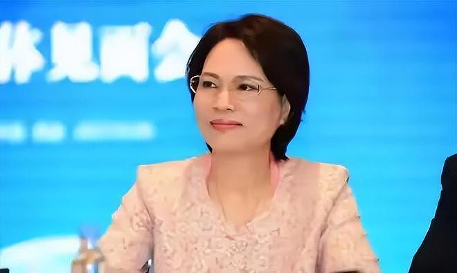 悲催!中国浙江女首富,因崇拜许家印投资房地产,结果负债469亿(组图) - 8