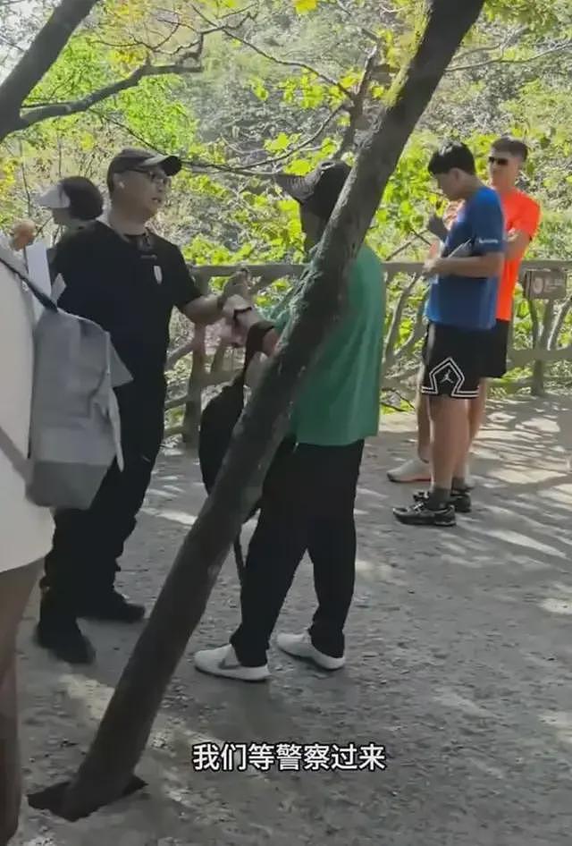 张家界文旅天塌了，抢夺导游韩国旗子，双标混乱逻辑，网友痛斥（视频/组图） - 3