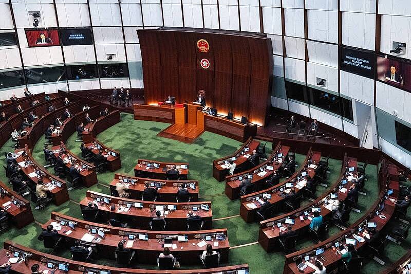 北京下令“一个不留”，香港多名议员引退（组图） - 1