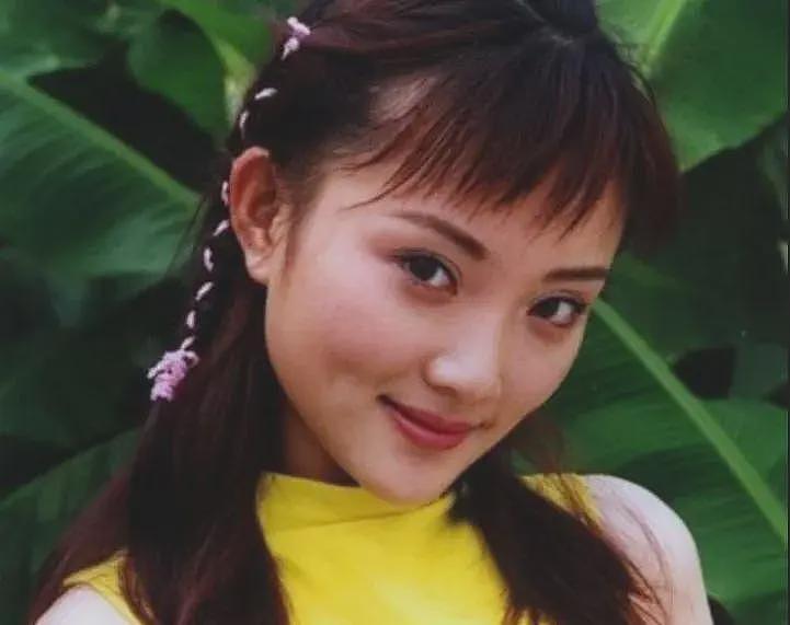 44岁李小璐参加公开活动！怼脸拍真实状态曝光，网友态度两极分化（组图） - 7