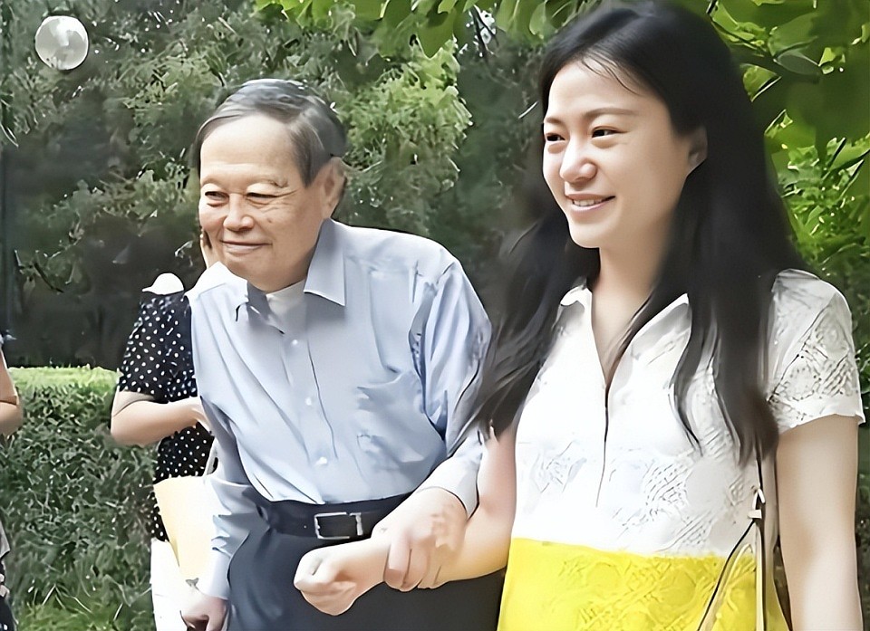 杨振宁与翁帆:一个贪财,一个好色?(组图) - 8