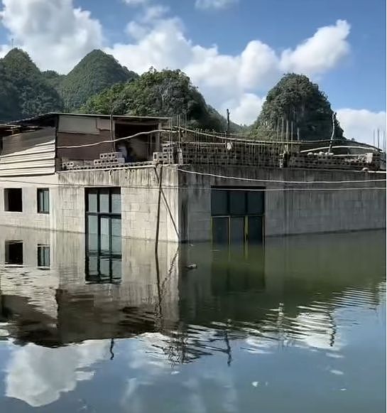 被中国媒体忽略掉的广西百色特大洪灾：被淹没的车辆密密麻麻！（组图） - 4
