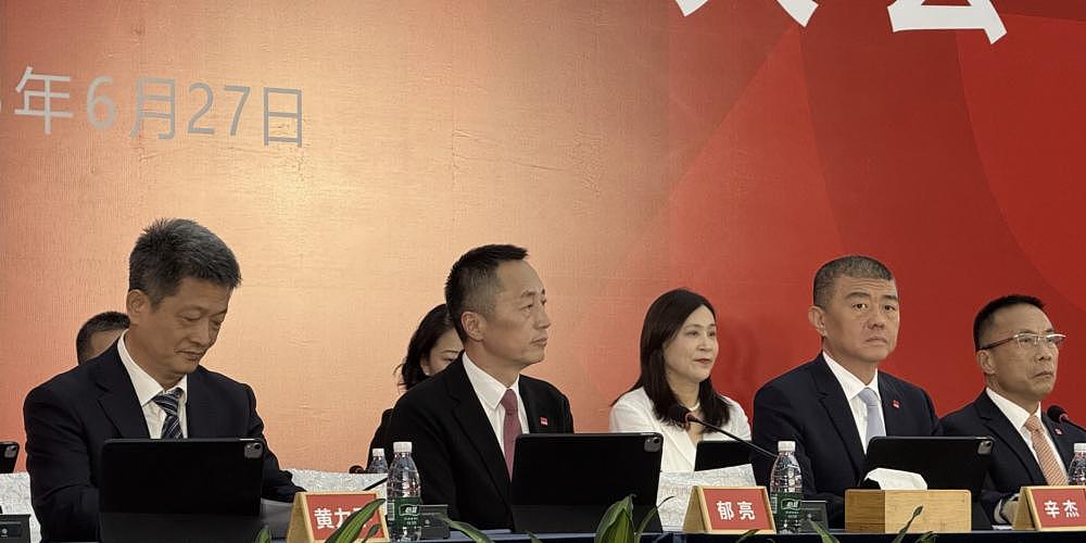 万科大跌！董事长辛杰辞职，年薪0元原定明年退休，任内一年深铁9次“输血”万科近260亿（组图） - 4