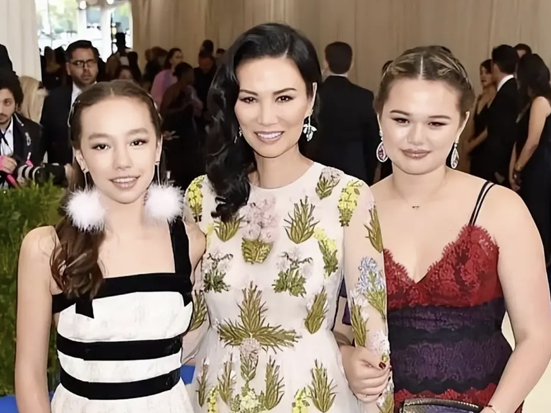 狠人！ 邓文迪“翻盘“ 惊世布局20年，俩女儿躺赢上位，豪门3兄妹出局（组图） - 7