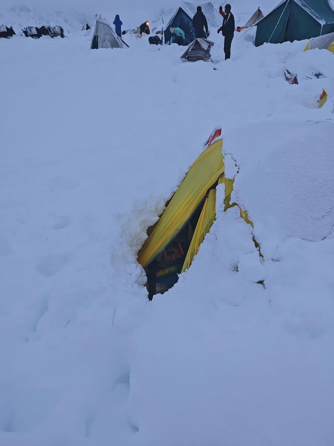千人被困珠峰暴雪背后：疯狂徒步与失控的“内啡肽”（组图） - 4
