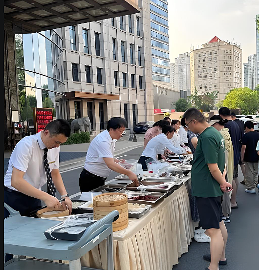 8.8亿人次穷游，却捧红一个阿里“富二代”（组图） - 16