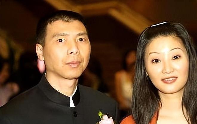 徐帆回应离婚传闻才4个月，冯小刚行为引热议，女儿成最大筹码（组图） - 6