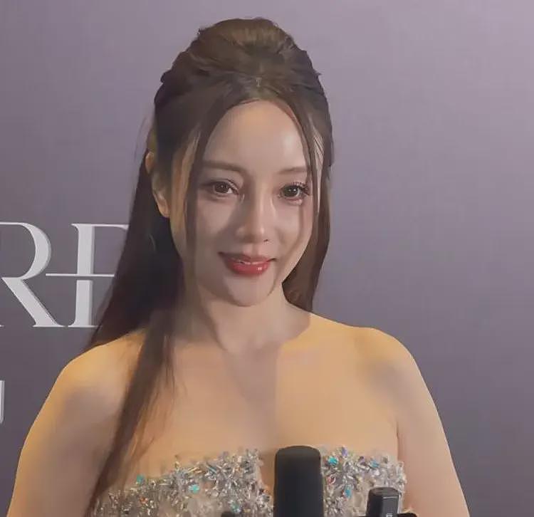 44岁李小璐参加公开活动！怼脸拍真实状态曝光，网友态度两极分化（组图） - 8