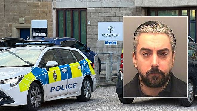 英国摇滚乐团前主唱狱中被杀，企图性侵婴儿入狱，此前被狱友刺伤（组图） - 1