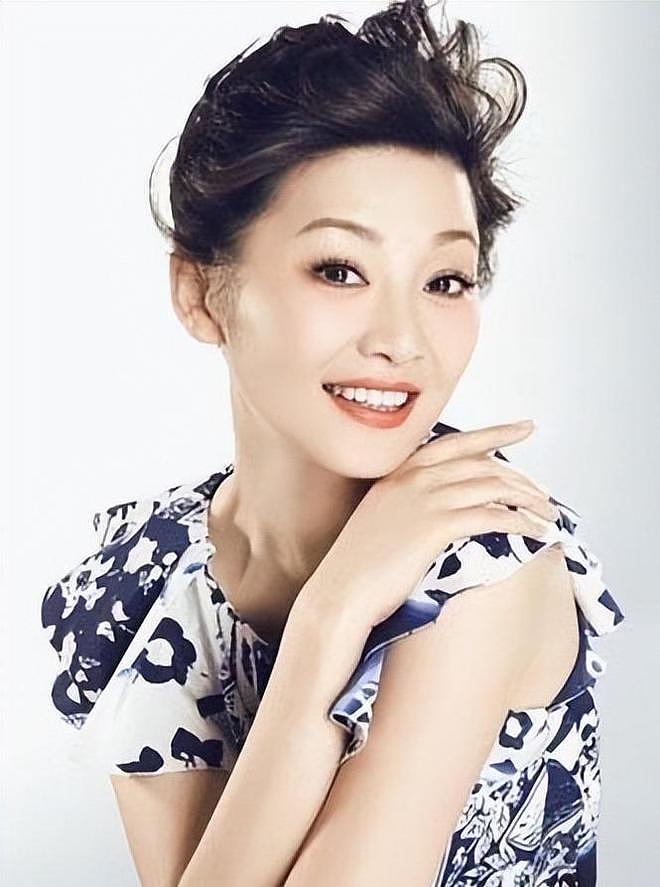 徐帆回应离婚传闻才4个月，冯小刚行为引热议，女儿成最大筹码（组图） - 16