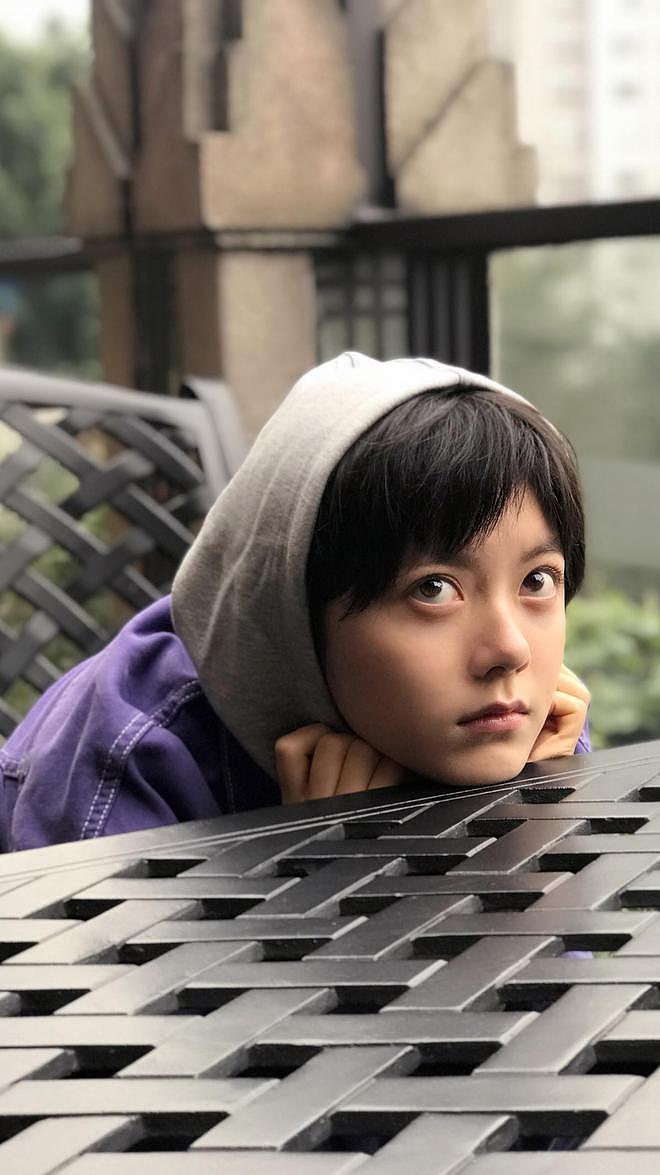时装周大放异彩的赵今麦:曾因衣品气质被嘲,颜值是如何升级的(组图) - 17