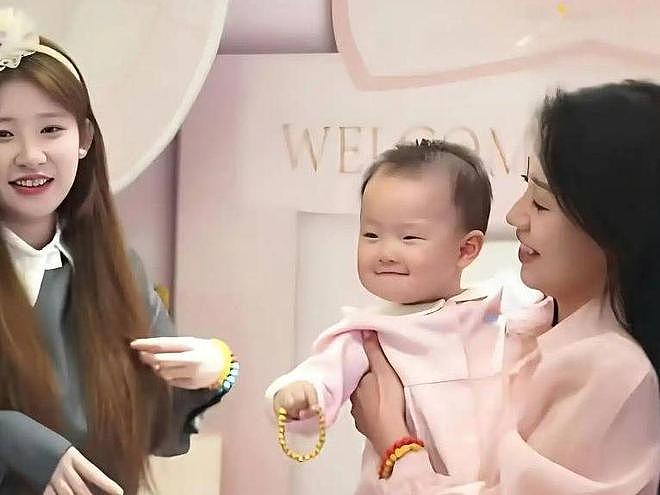 王思聪“女儿”已上户口！2岁闪闪很可爱，黄一鸣仍放不下王思聪（组图） - 8