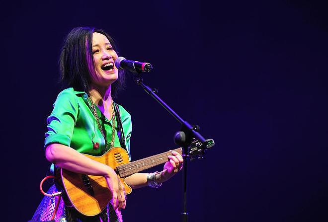 她连上5次春晚，私下却和恩师同居怀孕被骗流产，今57岁依然单身（组图） - 9