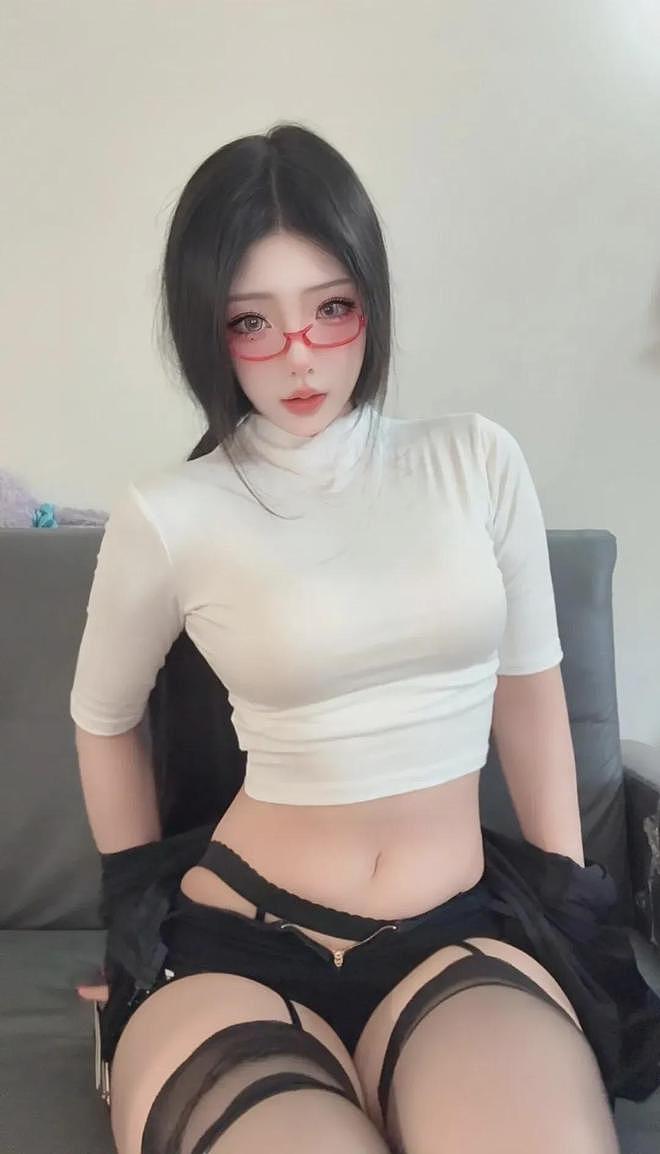 【美女】慷慨且大方,时尚美女博主,柔肤白美大长腿,身材火辣气质高(组图) - 7