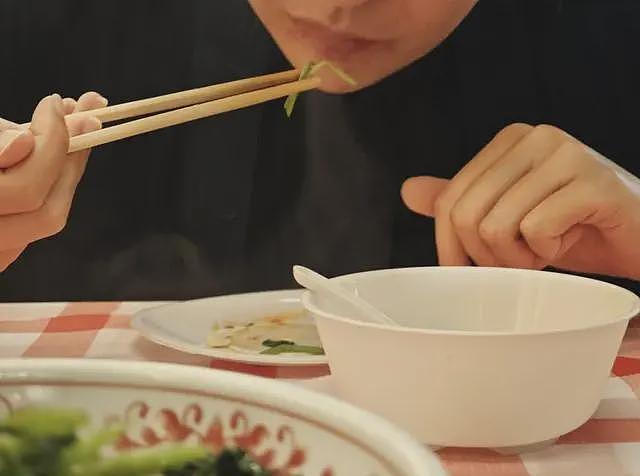 下馆子后疯狂口渴？分析8000道菜后发现惊人真相（组图） - 4