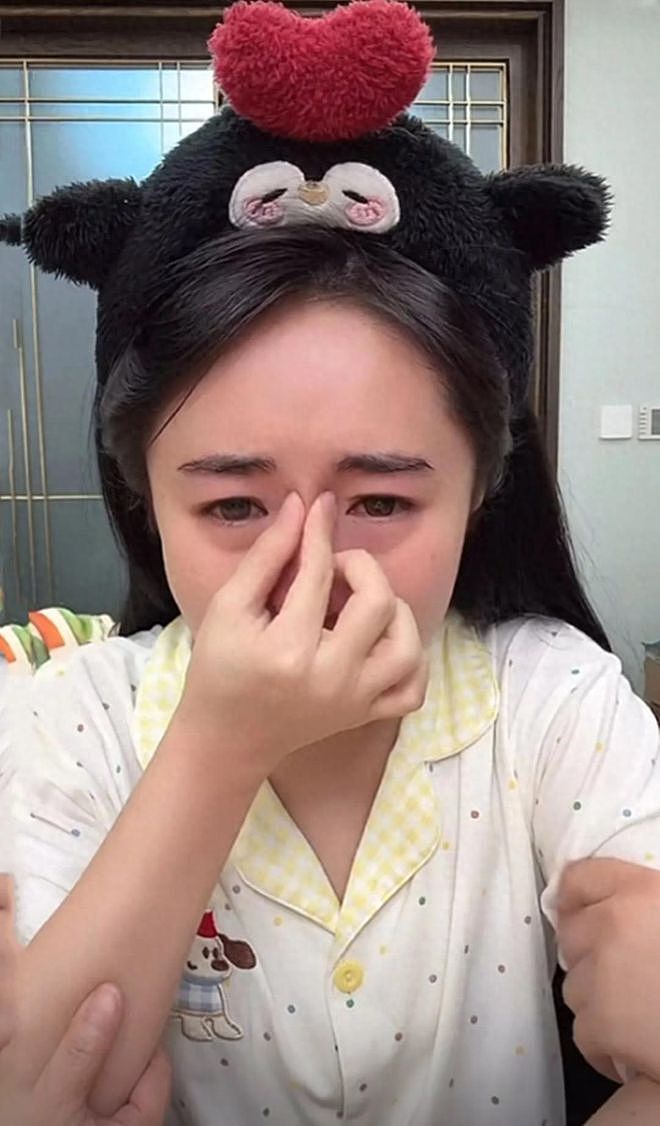 王宁26岁女儿二胎流产，生一胎时就住院保胎，两个月前才补办婚礼（组图） - 1