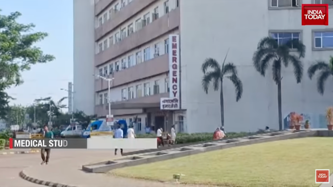 印度女医学生遭多人性侵,印度官员:女孩子不应该被允许夜晚出门(组图) - 1