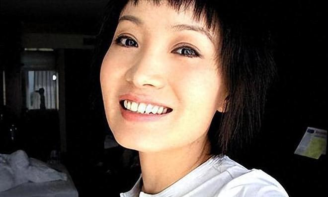 她连上5次春晚，私下却和恩师同居怀孕被骗流产，今57岁依然单身（组图） - 8