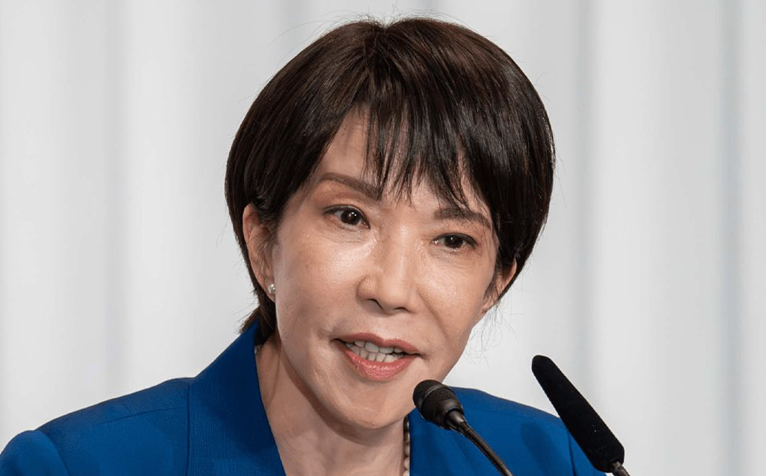 日本首相黑马人选翻车！曾被曝婚内出轨写真偶像，还公然将情人带进国会现场（组图） - 1