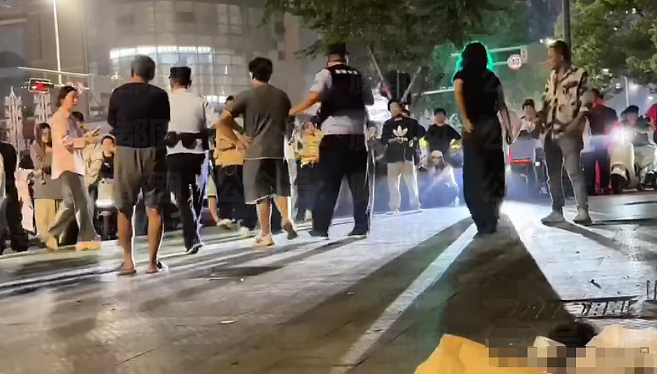 彩礼16.8万未婚妻劈腿黄毛当街被抓,男小三理直气壮暴打原配?(视频/组图) - 6