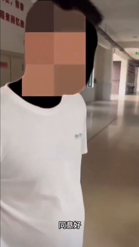 极端教育逼学生自愿砸烂手机,郑州教师教学方式惹疑(视频/组图) - 1