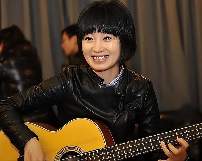 她连上5次春晚，私下却和恩师同居怀孕被骗流产，今57岁依然单身（组图） - 10