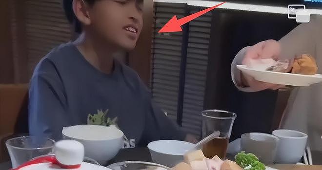 汪小菲晒儿子小箖箖正脸后删视频!像大S又像爸,龅牙迹象明显(组图) - 7