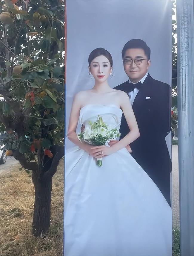 知名女星嫁豪门，30万鲜花铺路，宋祖英朱时茂捧场（组图） - 12