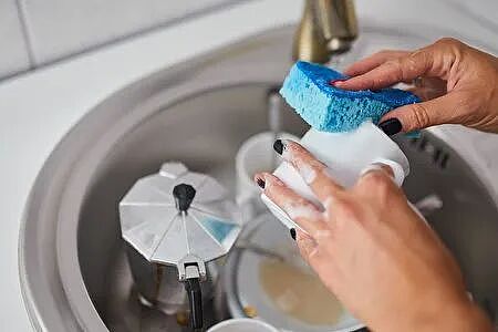 澳洲妈妈怒喷:这样洗碗,或致癌?!而餐厅里却很常见...(组图) - 1