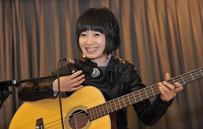 她连上5次春晚，私下却和恩师同居怀孕被骗流产，今57岁依然单身（组图） - 2