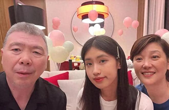徐帆回应离婚传闻才4个月，冯小刚行为引热议，女儿成最大筹码（组图） - 9